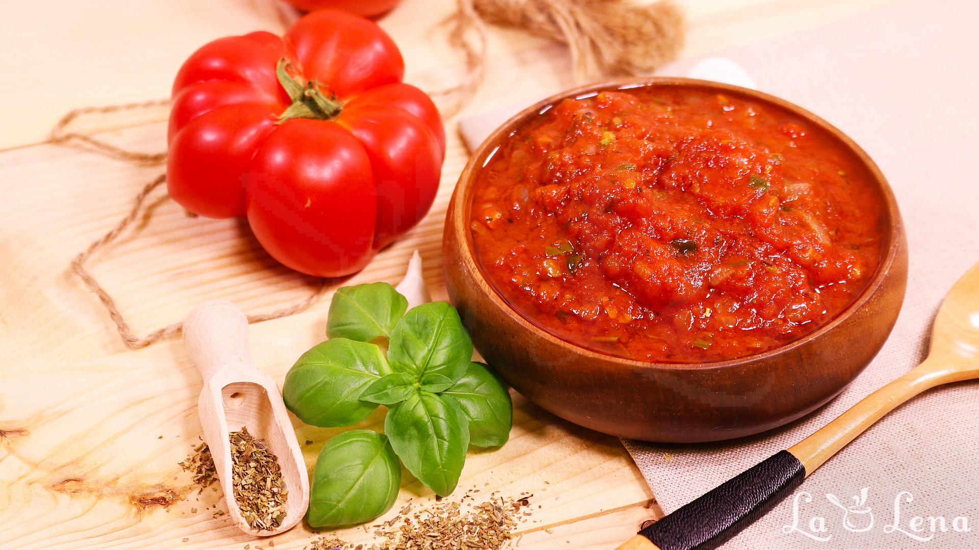 Как сделать томатный соус из томатной пасты. Соус маринара с базиликом. Томатный соус. Соус из помидор. Соус из помидор для макарон.